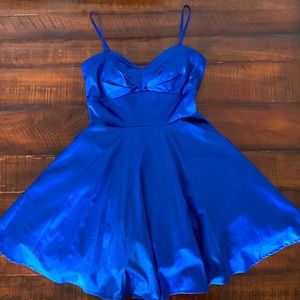 Juniors Prom dress from Macys. Size 5. Beautiful blue color!